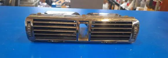 Skoda Superb B5 (3U) Dash center air vent grill