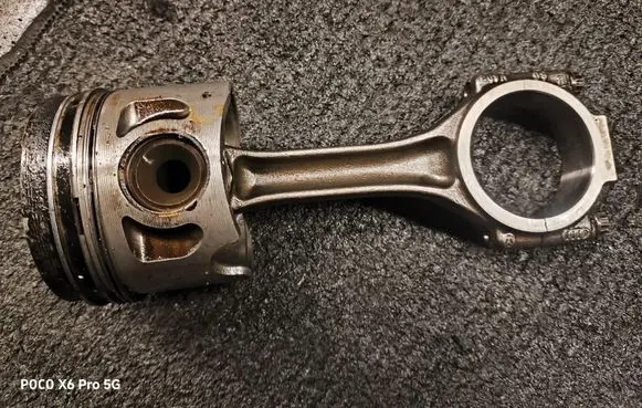 Volkswagen PASSAT B6 Piston with connecting rod 038J 48R1