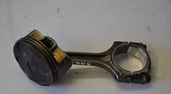 Ford Mustang VI Piston with connecting rod