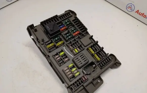 BMW X5 E70 Fuse module 6931687 61146931687