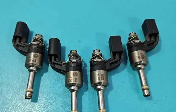 Volkswagen Golf Plus Fuel injector 03C906036F IMPRK1580672