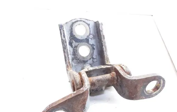 Nissan Primera Rear door lower hinge