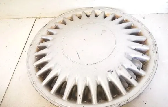 Volkswagen Golf IV R14 wheel hub/cap/trim 