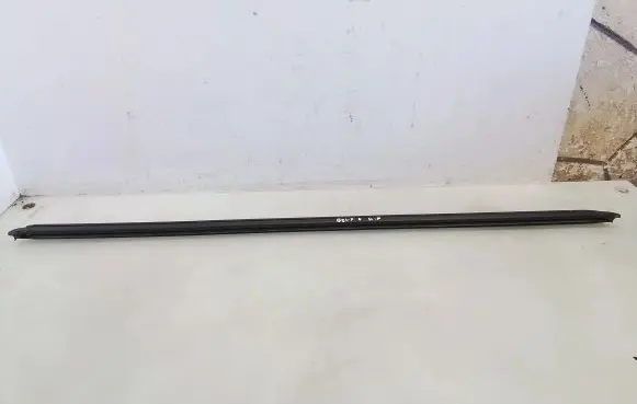 Volkswagen Golf VI Front door glass trim molding 5K3837479