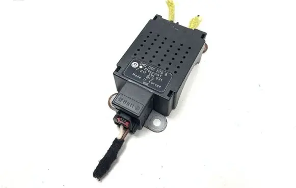 Volkswagen Golf VI Aerial antenna amplifier 5M0035570B 7617310031