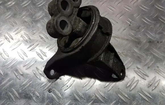 Opel Zafira A Engine mount bracket 90575772