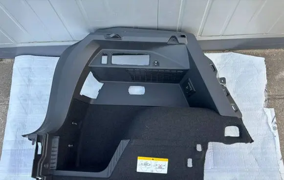 Volkswagen Tiguan Tailgate/trunk side cover trim 5NA867763D