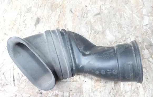 Honda FR-V Air intake duct part RHO