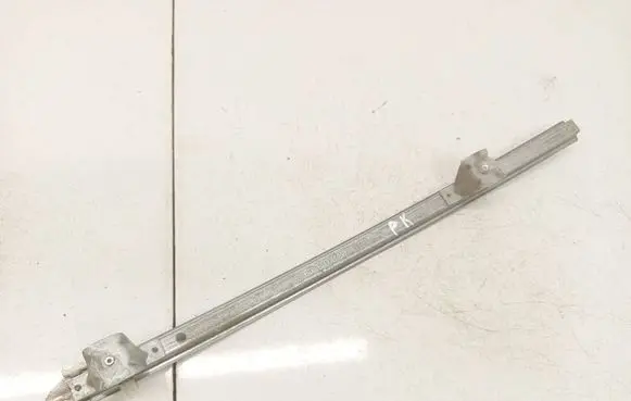 Opel Astra G Front door glass trim molding 24443811