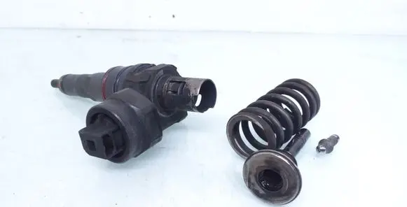 Skoda Octavia Mk1 (1U) Fuel injector 038130073J 00121413645 0414720015