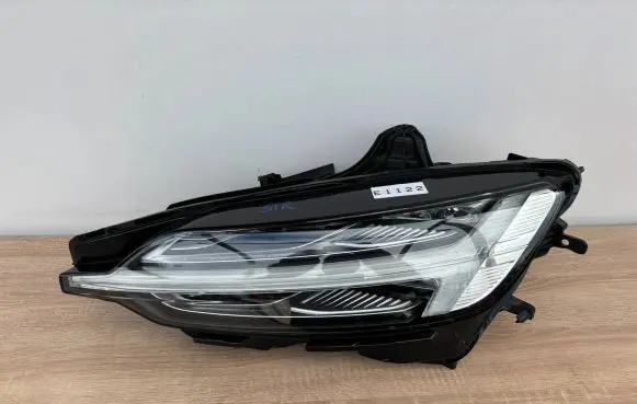 Volvo V60 Headlight/headlamp 32228817