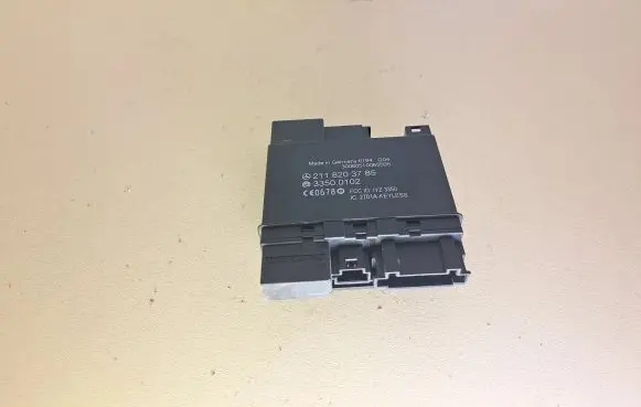 Mercedes-Benz CLS C219 Keyless (KESSY) go control unit/module 2118203785 33500102