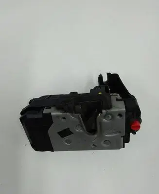 Opel Zafira B Rear door lock 13210738