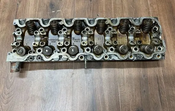 Mercedes-Benz E W124 Engine head 1030161001 R1030162001