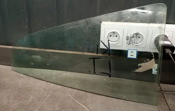 KIA Sportage Rear door window glass