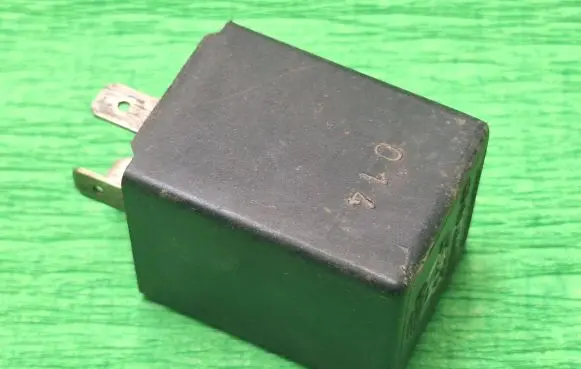 Volkswagen PASSAT B3 Other relay 111953227D 71408 J5907J945