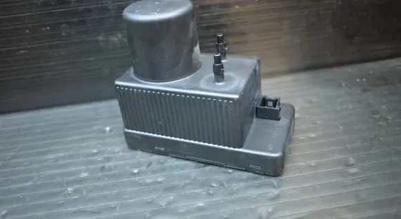 Mercedes-Benz E W211 Vacuum pump 2038000048