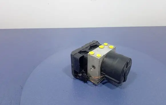 Volvo S70 V70 V70 XC ABS Pump 9140773