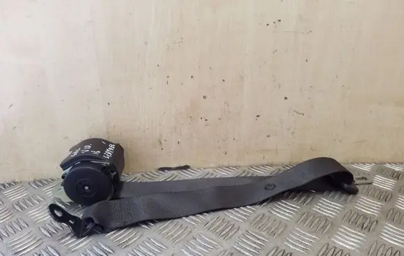 Middle seatbelt (rear)