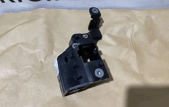 Volvo XC40 Headlight/headlamp mounting bracket 31469371