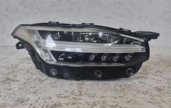 Volvo XC90 Headlight/headlamp 31655159