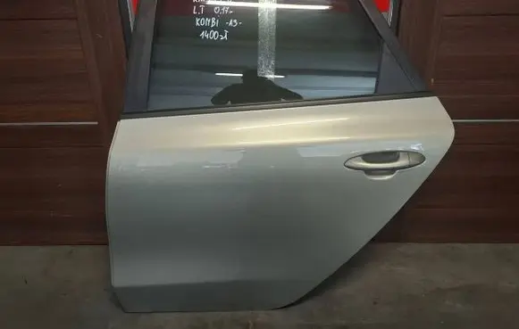 KIA Ceed Rear door
