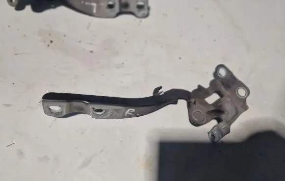Hyundai i20 (PB PBT) Engine bonnet/hood hinges