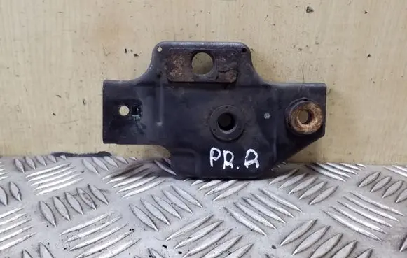 Toyota Avensis T270 Radiator mount bracket