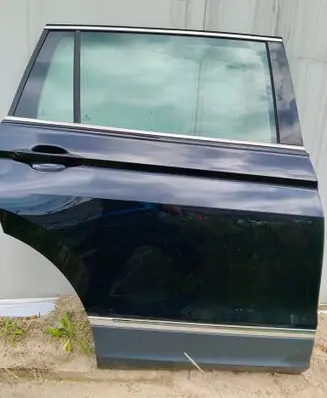 Volkswagen Tiguan Rear door
