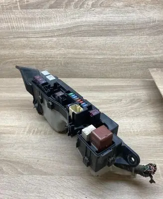 Toyota Avensis Verso Fuse module 9008087019 9098702016