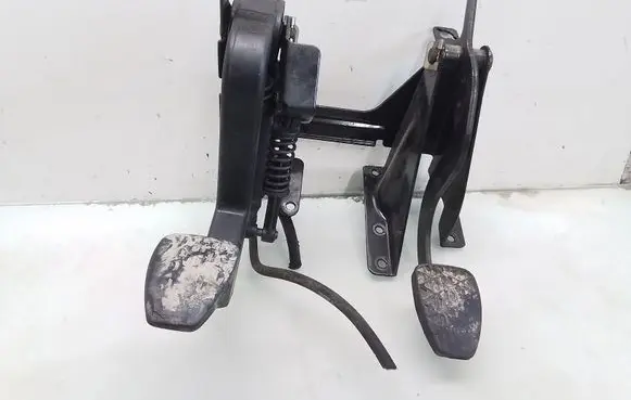 Mercedes-Benz Vito Viano W638 Pedal assembly 