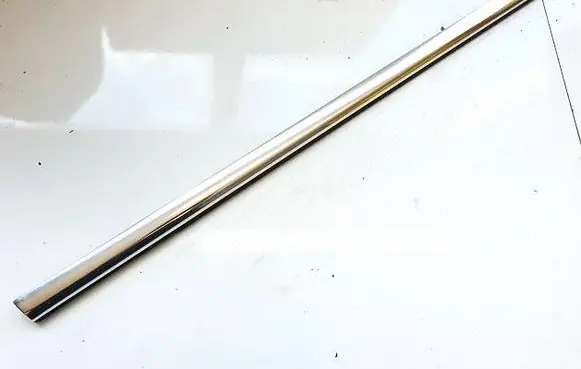 Volkswagen PASSAT B7 Rear door glass trim molding