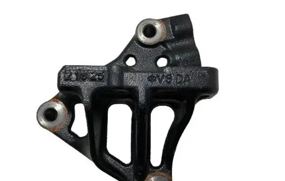 Engine mounting bracket