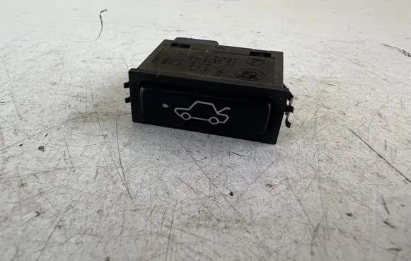 Land Rover Range Rover L322 Tailgate/boot open switch button 8365579