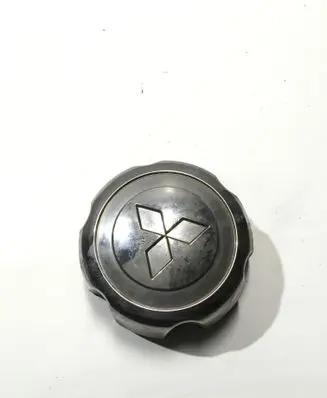 Mitsubishi Pajero Sport I Original wheel cap MB816581