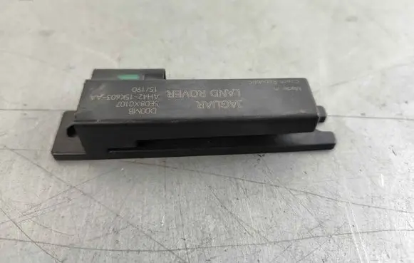 Jaguar XE Keyless system antenna C2D5083