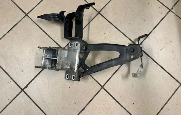 BMW 5 E60 E61 Front bumper mounting bracket 7163483 AMM45M04 11267310