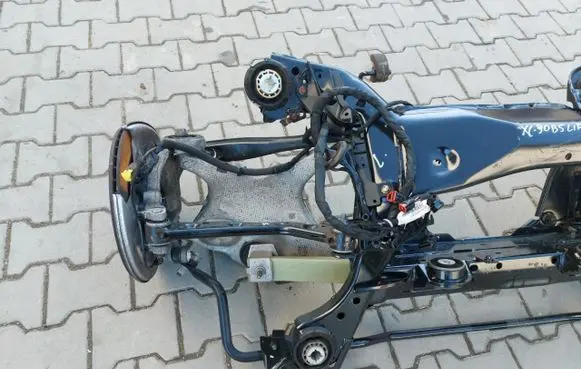 Rear wheel hub spindle/knuckle