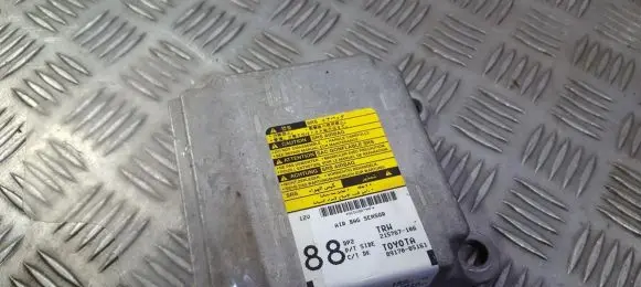 Toyota Avensis T250 Airbag control unit/module 891702861 89170-05161