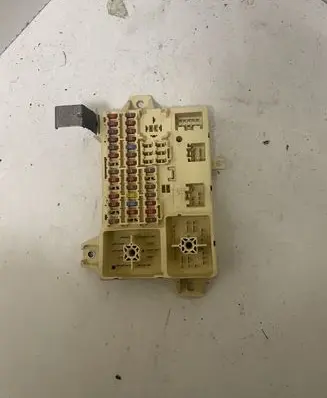 Jaguar S-Type Fuse module 6R8T14A067AA