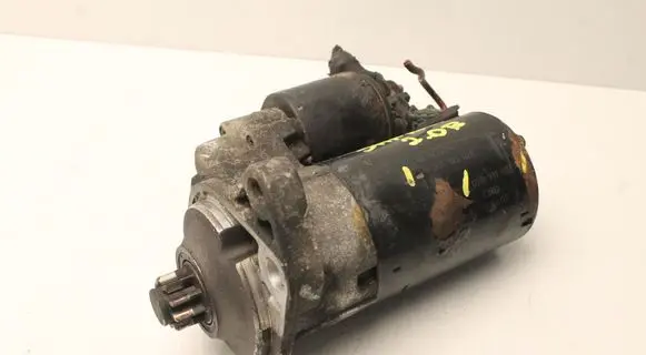 Volkswagen Golf III Starter motor 0001121028