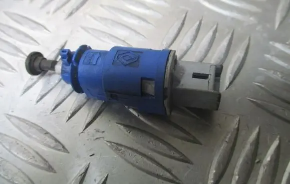 Renault Twingo II Clutch pedal sensor 8200276359D