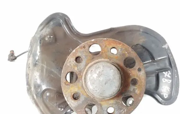 Mercedes-Benz E C207 W207 Front wheel hub A2043320101