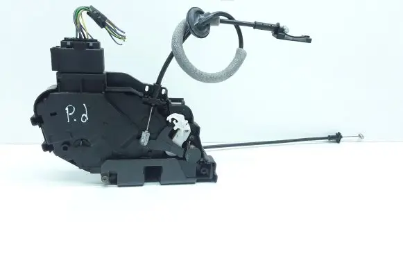 Volvo XC70 Front door lock 31253674