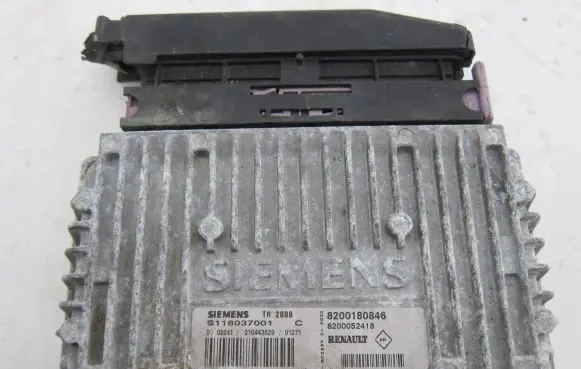 Renault Megane II Engine control unit/module 8200052418