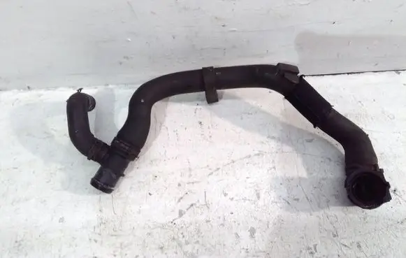Volkswagen PASSAT B7 Engine coolant pipe/hose