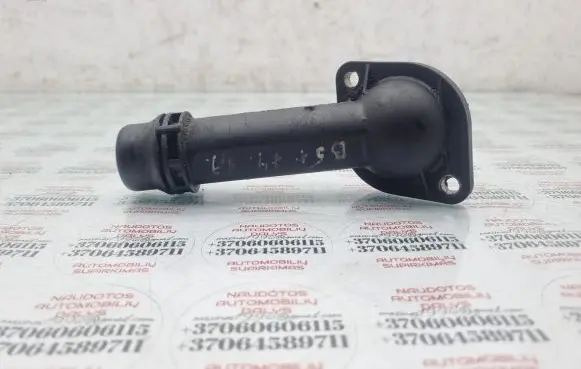 Volkswagen PASSAT B5.5 Engine coolant pipe/hose 038121121B