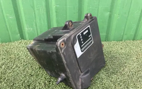 Renault Master III Other engine bay part 243137085R 243128538R