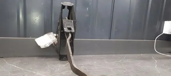 Opel Omega B1 Brake pedal 