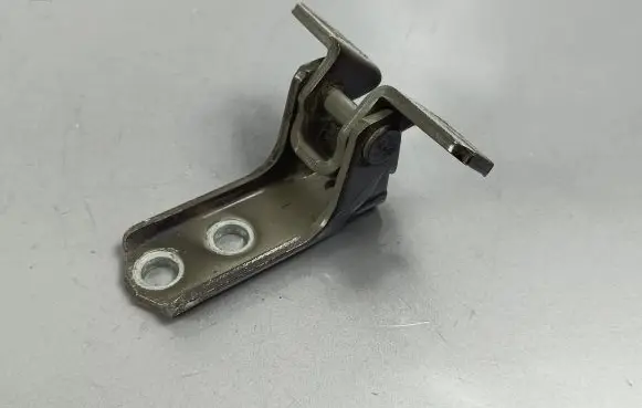 Mitsubishi Outlander Front door lower hinge 